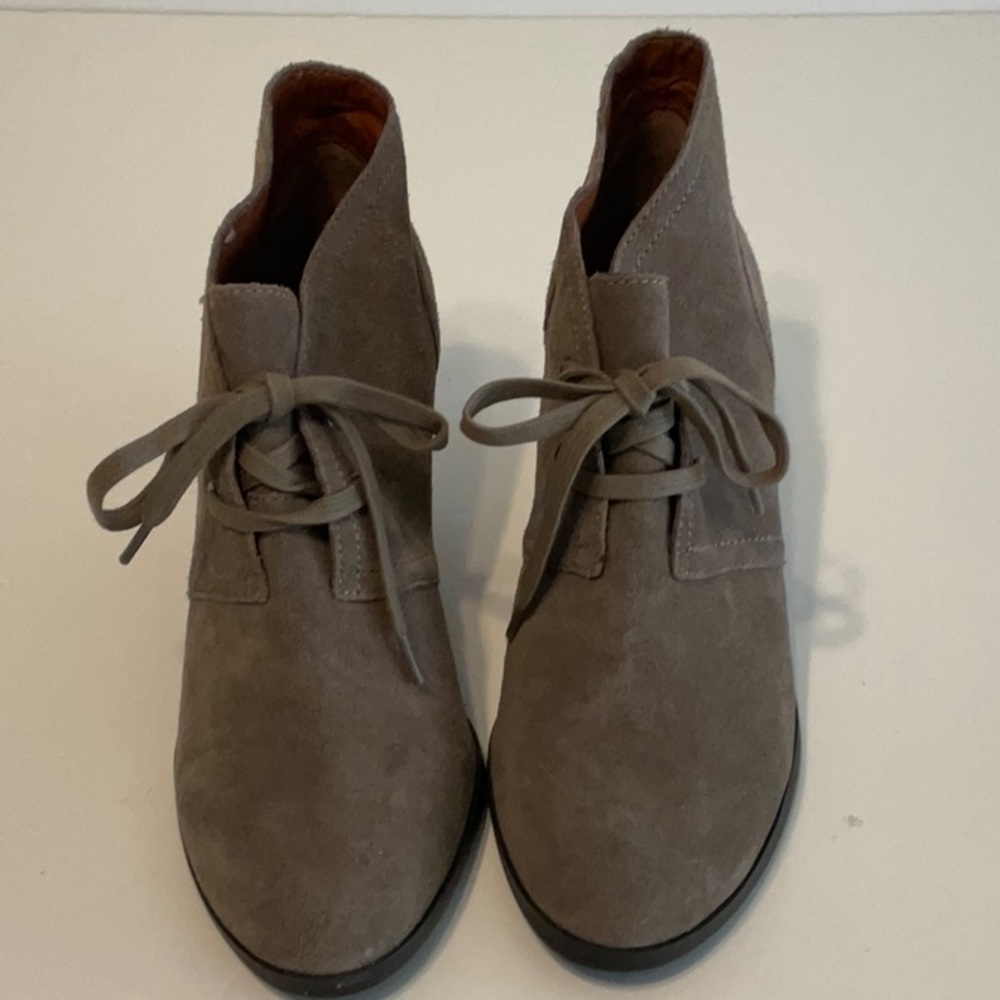 Lucky Seleste Woman’s Wedge Size 10M